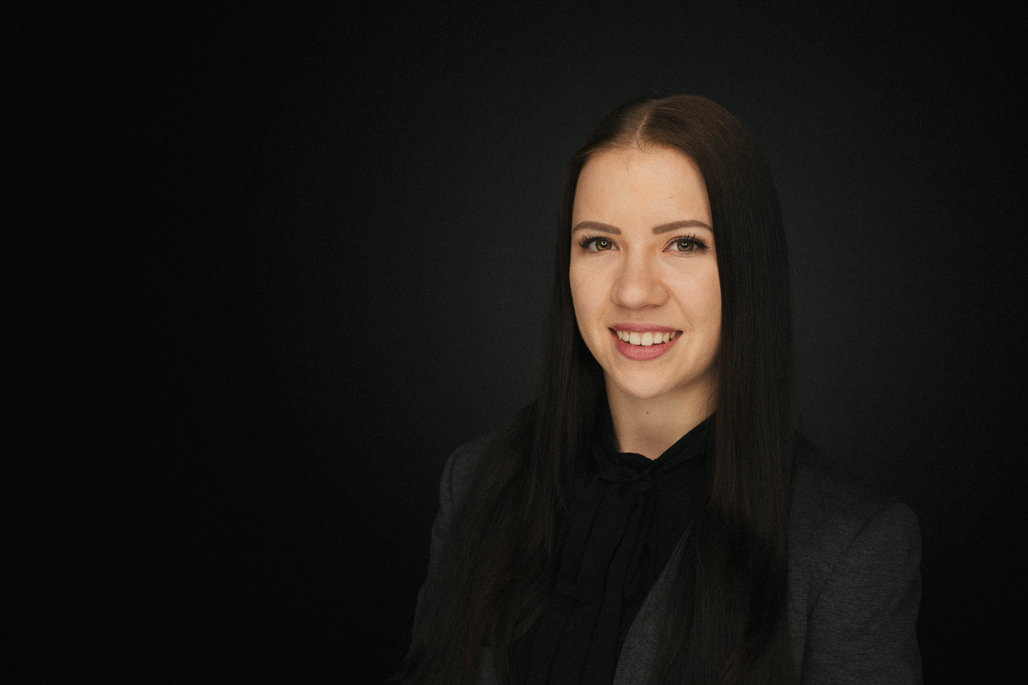 Export x3 Headshot  06280 Dez 01 2019 Headshots 2019  Miro Nicole Nadine